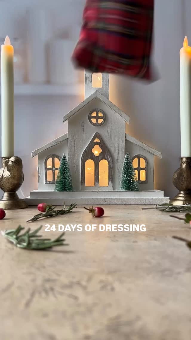 DAY 1 of the 24 DAYS OF DRESSING! Full recipe below!

Also, comment BOOK to be entered into the Salad Whisperer cookbook giveaway! Enter as many times as you like. I’ll be giving one away daily. 

Broccoli & Smashed Potato Salad with Lemon Rosemary Dressing + Parmesan Frico (Serves 4). 
 1 lb baby Yukon gold potatoes Kosher salt 1 lb broccoli florets 1 cup freshly grated Parmesan (best to use a microplane grater for this) Lemon Rosemary Dressing (below) Black pepper
 Heat oven to 350°F and line a small sheet pan with parchment. Boil potatoes in salted water until tender. While they cook, make the Parmesan frico: spread the cheese in a thin, even layer on the sheet pan (a little parchment showing thru is fine). Bake 7–9 minutes, until bubbly and lightly browned. Cool completely, then break into 1–2 inch pieces.
Drain the cooked potatoes, add to a large bowl, and gently smash. Using the same pot, bring 3 qts water + 2 tbsp salt to a boil. Set up an ice bath. Blanch half the broccoli until bright green, about 30–40 seconds, then shock in the ice bath. Repeat with remaining broccoli. Drain, dry lightly on a towel, chop into 1/2-inch pieces, and add to the potatoes. Dress to taste, season, and top with the frico.

Lemon Rosemary Dressing (Makes ~1 1/4 cups) 2 lemons 1 1/2 tbsp honey 2 tsp Dijon 2 garlic cloves 1 1/2 tbsp finely chopped rosemary 3/4 cup neutral oil (avocado or grapeseed) 1/4 cup extra-virgin olive oil Salt + pepper
Zest and juice both lemons. Add lemon juice, honey, Dijon, garlic, and 2/3 of the zest to a jar. Blend smooth with an immersion blender. Slowly stream in the neutral oil, then the olive oil. Stir in rosemary and remaining zest. Season with salt and pepper.

Giveaway Rules:  No purchase necessary. US only. 18+. One winner selected at random by 1/1/26 and contacted by DM. Giveaway not sponsored or endorsed by Instagram. f selected, you agree to share a mailing address so we can send your prize. Void where prohibited.

P.S. After years of admiring @crowded_kitchen’s legendary recipe advent calendar, I decided to put my daughter’s advent calendar to good use and make my own with a salady twist! Thanks so much ladies!