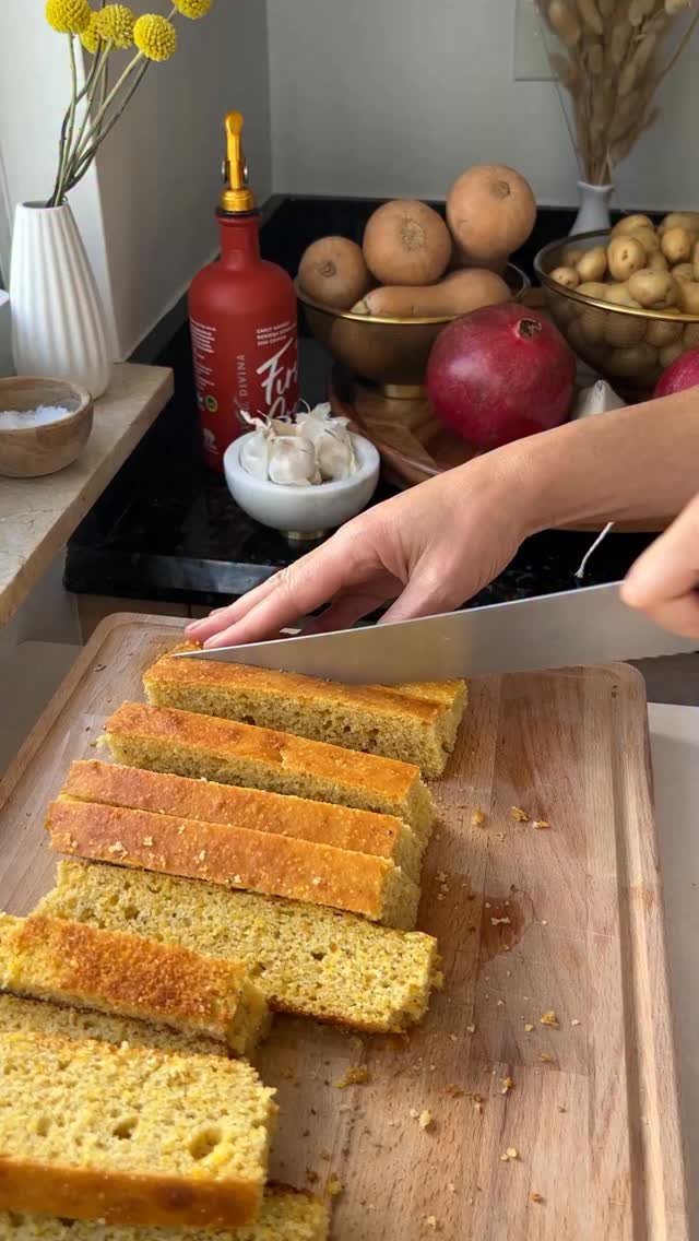 CORNBREAD & SAUSAGE STUFFING 
Comment STUFFING and I will send the recipe to your DM! 

Ever wondered what the difference between dressing and stuffing is? According to the Internet, it’s only stuffing if it’s cooked inside the bird! If it’s cooked on the side, it’s technically dressing. I stuff and cook on the side, so I’m not sure what to call mine, but I’m a New Yorker, and I’ve only ever heard the word dressing for this type of dish in the South. What do you call it?