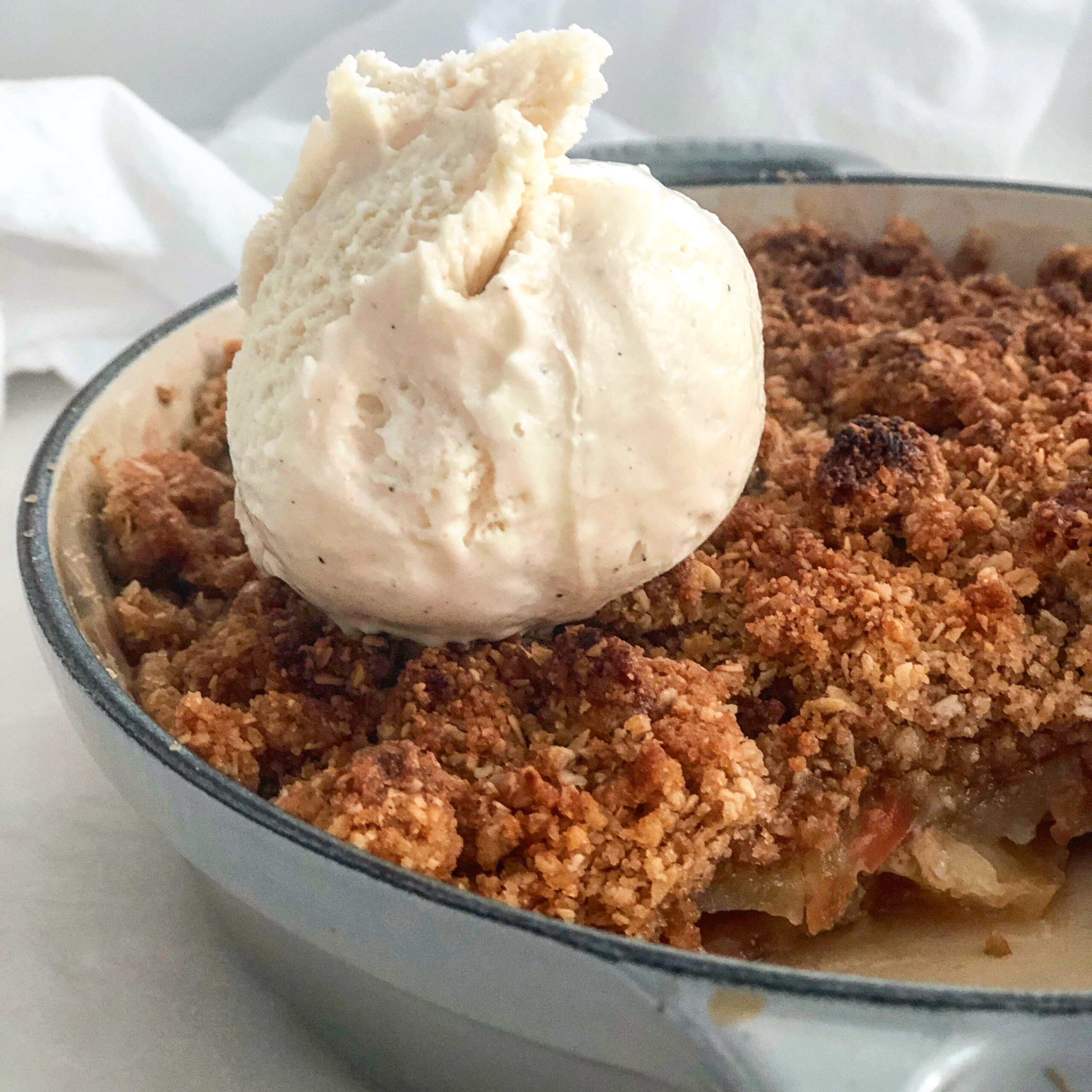 Best Ever Apple Crisp - THE SALAD WHISPERER