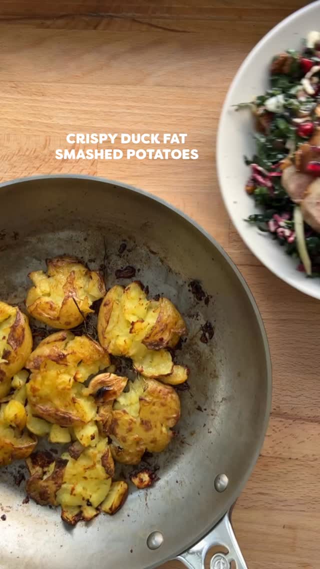 Crispy Smashed Duck Fat Potatoes for 1: Cold boiled potatoes, smashed into a hot pan of duck drippings, deglazed fond, and a smidge of duck fat-  roasted at 400° until crisp and finished under the broiler for 3-4 minutes. Season to taste and serve with the Seared Duck Salad with Pomegranate Molasses Vinaigrette and Candied Pistachios from yesterday’s reel! 

#thesaladwhisperer #debuyerusa