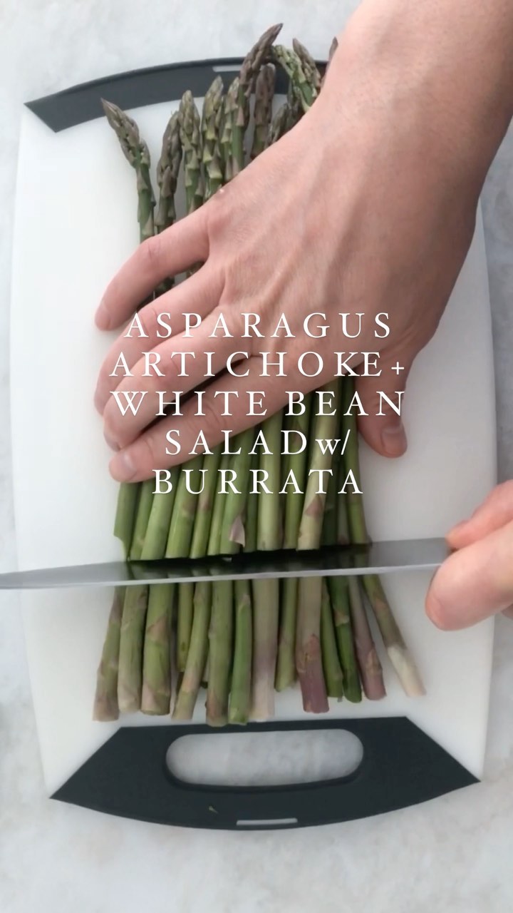 Get that asparagus in while you can! In less than a month there will be decorative gourds everywhere!

The link to this recipe is in my bio. 

#asparagus #asparagusrecipes #burrata #burratagram #burratasalad #thesaladwhisperer