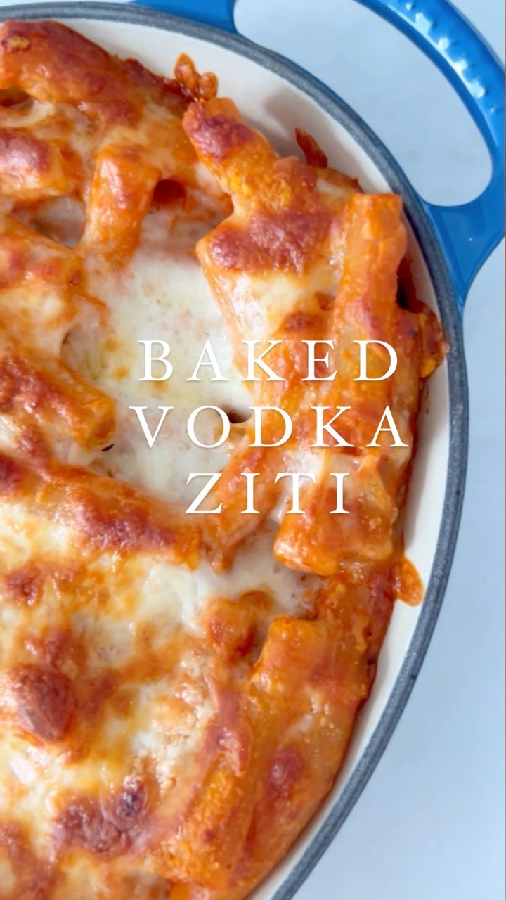 Save this Baked Vodka Ziti recipe for when it’s to rainy to grill! The recipe is linked in my bio. 

And…follow @thesaladwhisperer for mealtime inspo like this! 

#vodkasauce #bakedziti #vodkaziti #weeknightmeals #vodkasaucerecipe #thesaladwhisperer