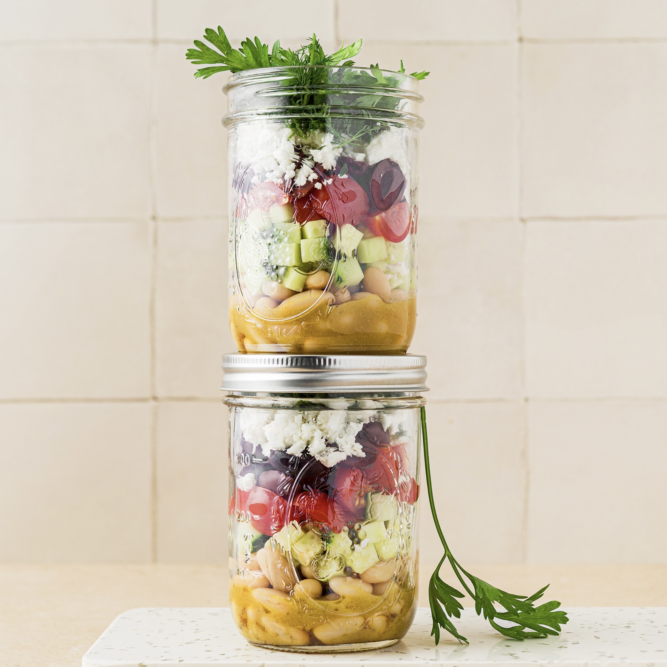 Mediterranean White Bean Salad Jars with Red Wine Vinaigrette - THE ...