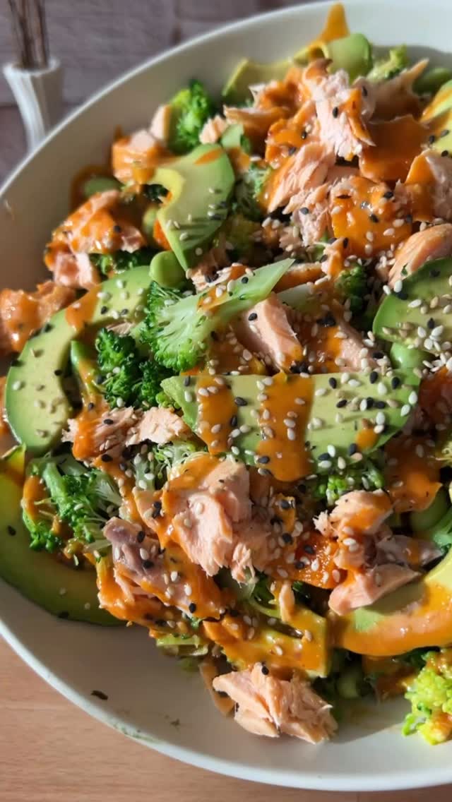 DAY 7 of the 24 DAYS OF DRESSING Recipe Below!

An comment BOOK for a chance to win a free copy of my book Salad Whisperer!

Spicy Butternut Squash & Broccoli Salad with Sesame Gochujang Dressing
(Serves 4) 1 medium butternut squash 2 tbsp grapeseed or neutral oil 1–2 tbsp chili crisp 1 tbsp toasted sesame oil 5 cups broccoli florets 1 1/2 cups cooked shelled edamame 12 oz cooked salmon 3 scallions, sliced 2 small avocados, sliced Gochujang sesame dressing (below) Sesame seeds, for garnish
 Heat oven to 400°F. Peel and cube the squash (½-inch). Toss with oil, ½ tsp kosher salt, and pepper. Roast on a parchment-lined sheet pan until browned, 25–30 minutes.
While it roasts, blanch the broccoli: set up an ice bath, cook broccoli 30–40 seconds in boiling salted water, then transfer immediately to ice bath. Drain  broccoli florets well, towel dry (or moisture from the broccoli will ruin the salad) and chop into ¼-inch pieces.
Stir together chili crisp and sesame oil. After the squash cools slightly, brush it with the mixture. Combine squash, broccoli, edamame, and scallions. Add dressing and toss. Top with flaked salmon, avocado, and sesame seeds.

Gochujang Sesame Dressing ½ tbsp honey 1½ tbsp gochujang 1½ tbsp seasoned rice vinegar ⅓ cup tahini 2 tsp grated ginger ¼–⅓ cup room-temp water
Whisk honey, gochujang, and vinegar until smooth. Whisk in tahini. Add water a tablespoon at a time until it reaches a thick-milkshake texture (better thicker than thin bc the veggies release moisture as the salad sits). 
Giveaway Rules:  No purchase necessary. US only. 18+. One winner selected at random by 1/1/26 and contacted by DM. Giveaway not sponsored or endorsed by Instagram. Void where prohibited. #recipeadventcalendar #thesaladwhisperer