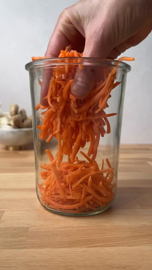 Even Faster Carrot Ginger Salad Dressing 
(Makes appx. 1 qt):

12 oz. bag of shredded carrots
2 inch piece of ginger, peeled + sliced into 1/2 inch pieces
2-3 peeled garlic cloves
2 scallions, whites only, sliced
1/2 cup SEASONED rice vinegar (if using plain rice vinegar, I recommend adding 1 1/2-2 tbsp of honey or sugar to sweeten the dressing)
1/2 cup water
1 tbsp soy sauce
1 tbsp toasted sesame oil
1/2 cup neutral flavored oil like avocado or grapeseed
Kosher salt

Place half the carrots, ginger, garlic, scallion, vinegar, water, and soy sauce into a quart sized receptacle (like a mason jar or a large deli container) and blend using an immersion blender until smooth. Add the remaining carrots and blend.  Drizzle in oils and season to with  Kosher salt. Consume within 4 days for optimal freshness.

To prepare the beef bowls you’ll need:
3/4 cup cooked jasmine rice
5 oz. cooked ground beef (I cooked mine with garlic, onion, celery and a tiny bit of fresh ginger)
2 wedges of steamed savoy cabbage (steamed for just 2 min) 
1/2 cup cooked edamame
1/4 avocado
Garnish: chili crisp and sesame seeds 
#thesaladwhisperer